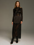 Robe longue en satin et dentelle sans ceinture
