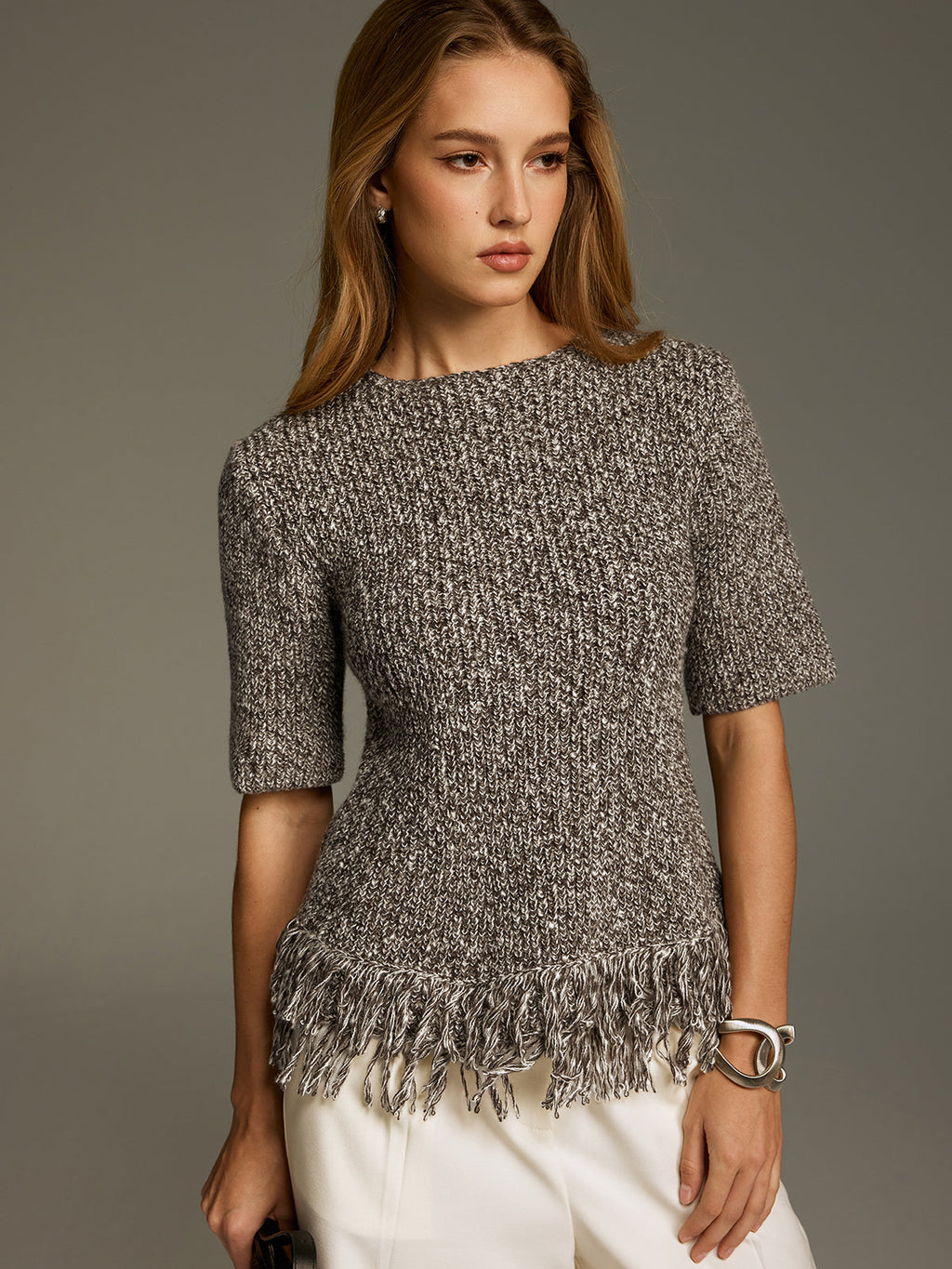 Stricktop mit Fransen am Saum und kurzen Ärmeln