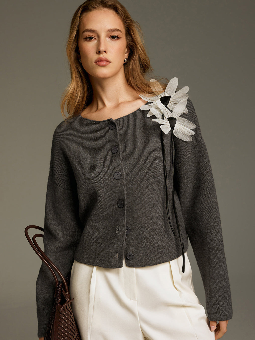 Gilet en maille orné de fleurs