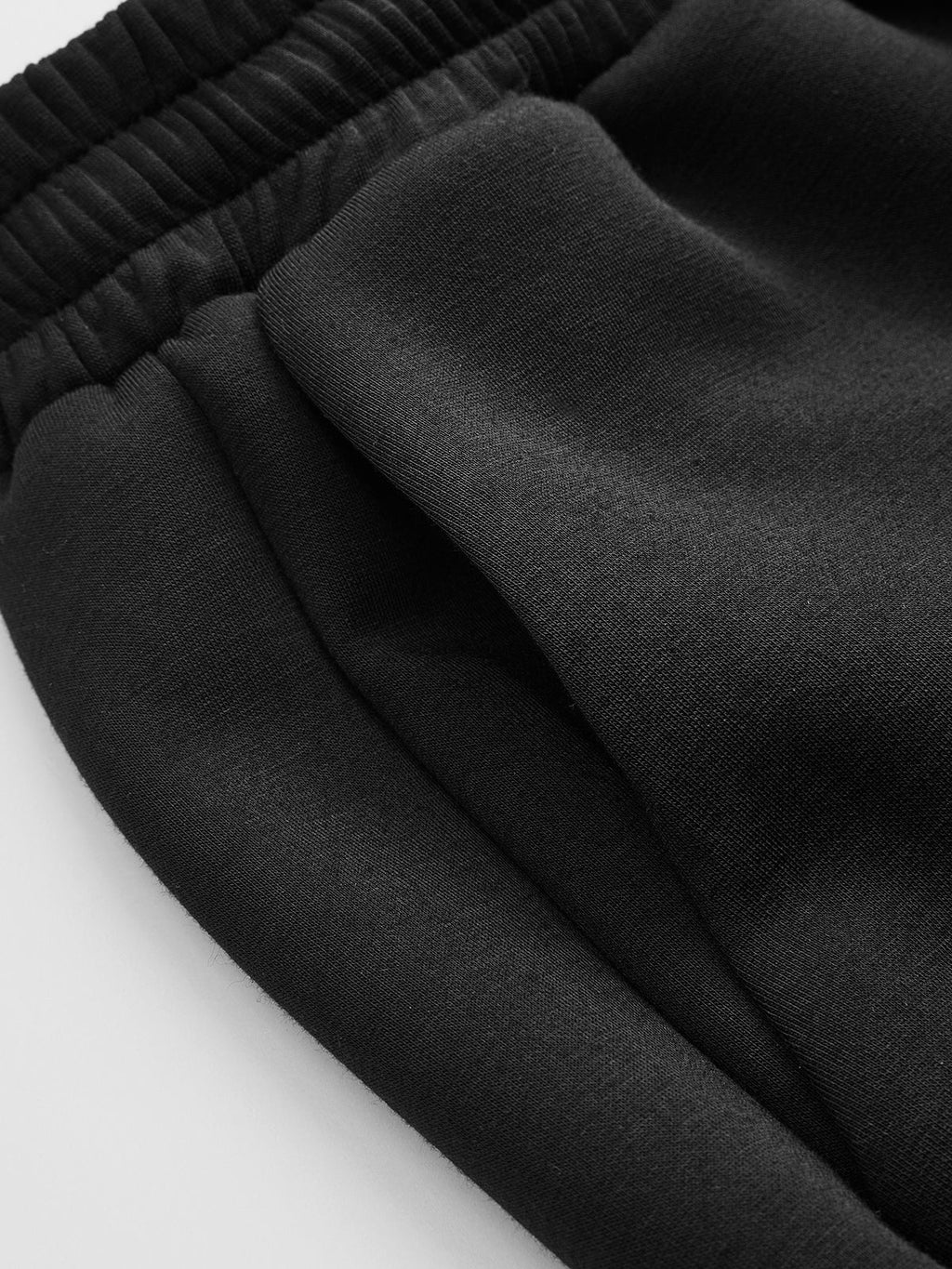 Ensemble sweat à épaules dénudées et pantalon à cordon de serrage