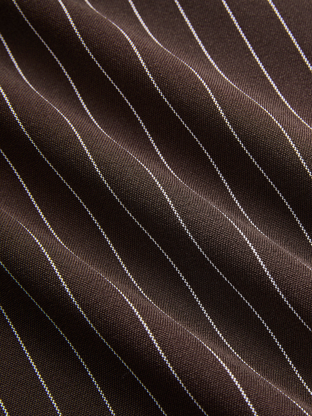 Nadelstreifen-Hose mit asymmetrischem, geschwungenem Bein