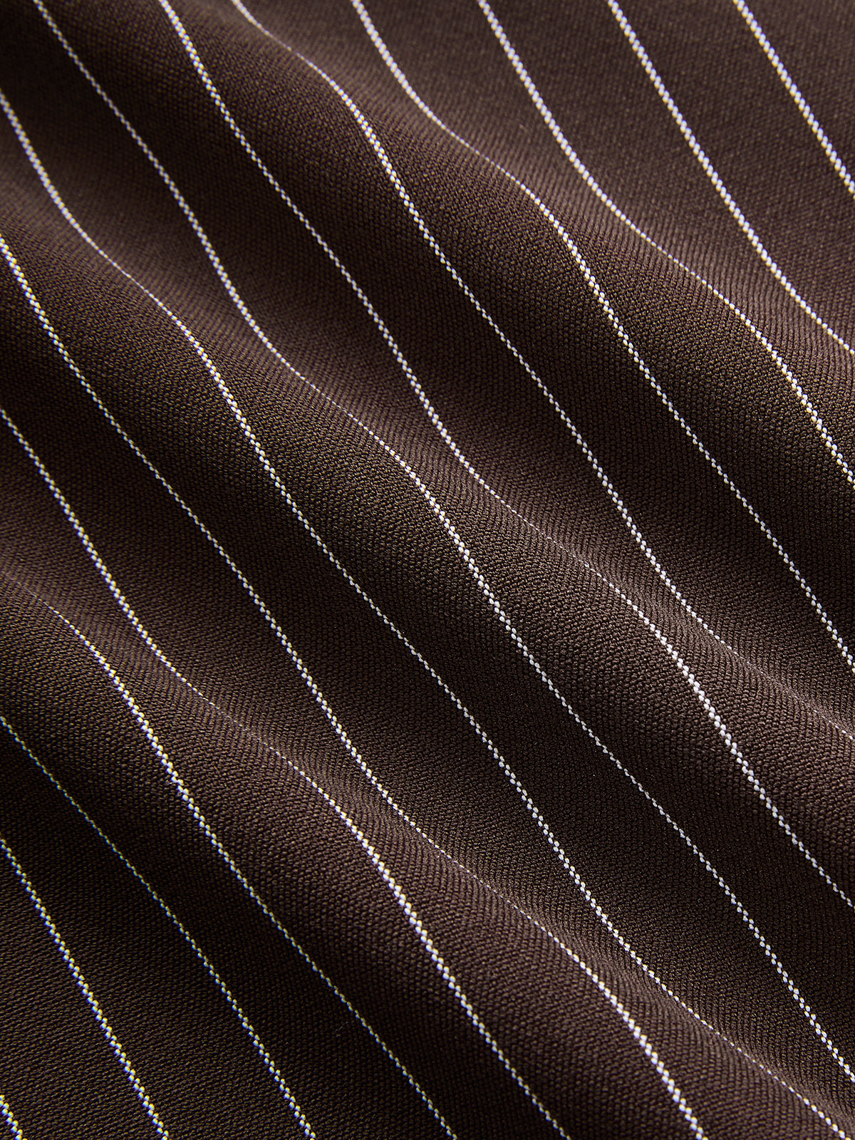 Nadelstreifen-Hose mit asymmetrischem, geschwungenem Bein