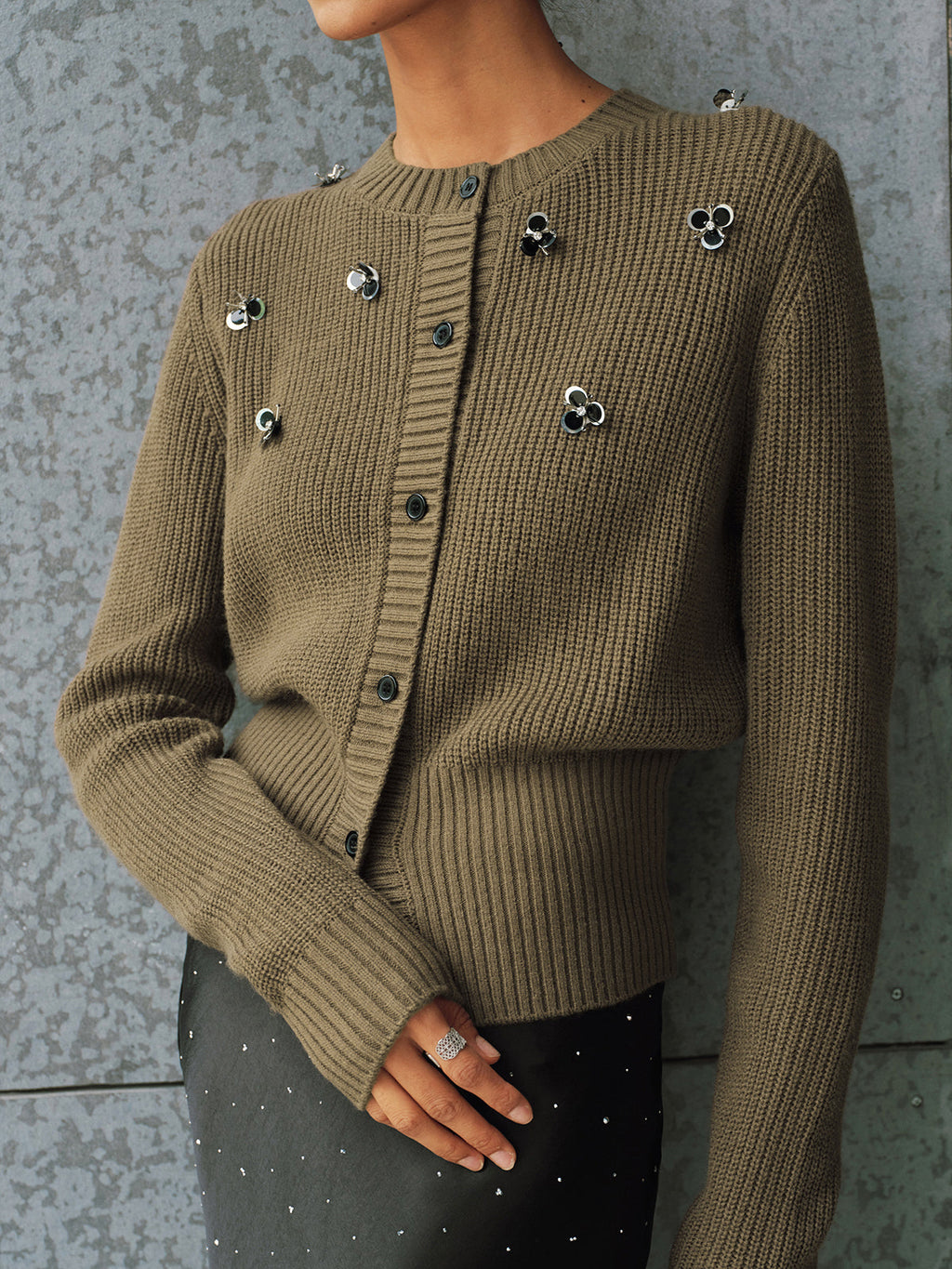 Verzierter Strickcardigan mit Knopfleiste