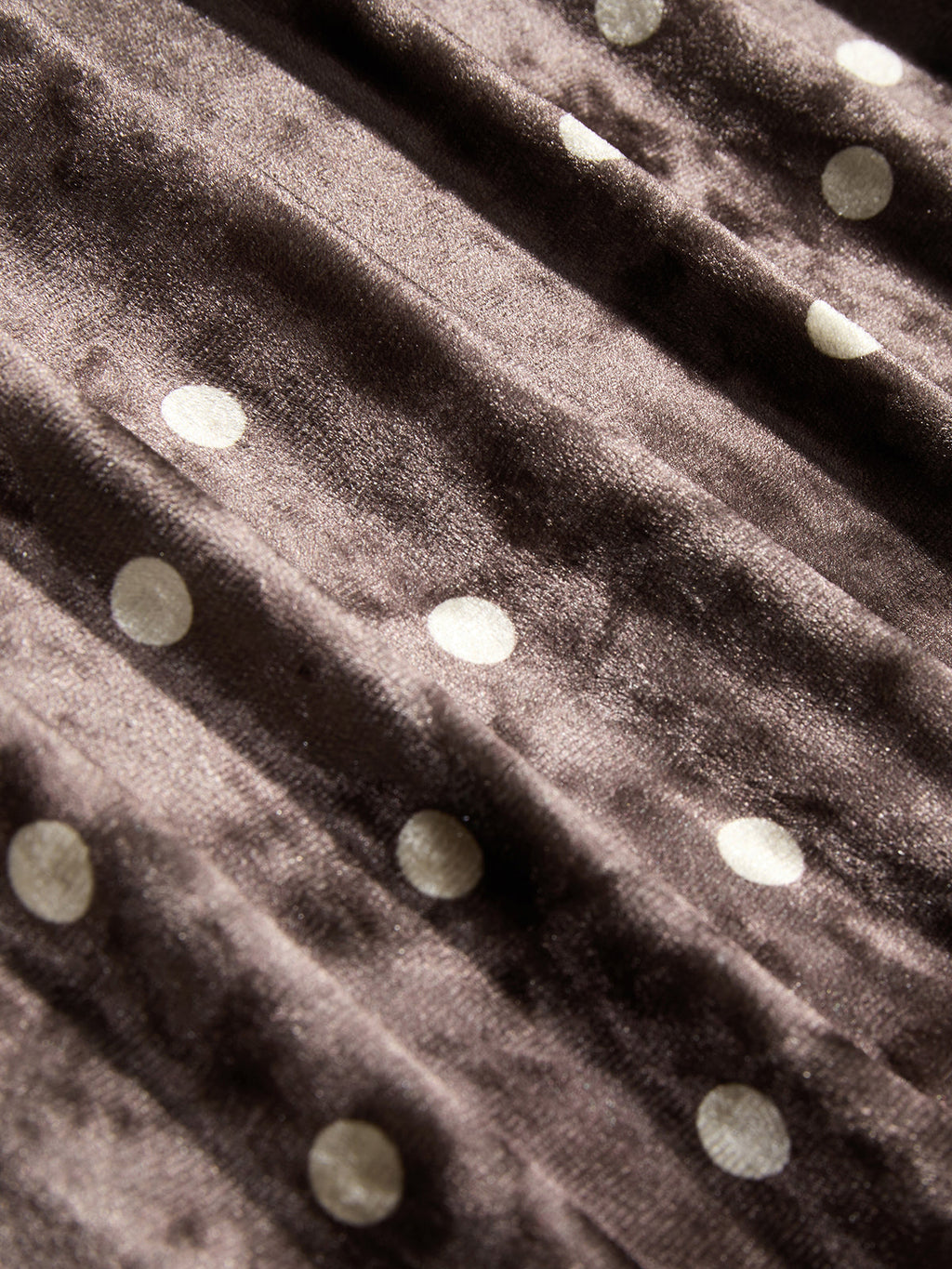 Robe mi-longue en velours à pois avec dentelle
