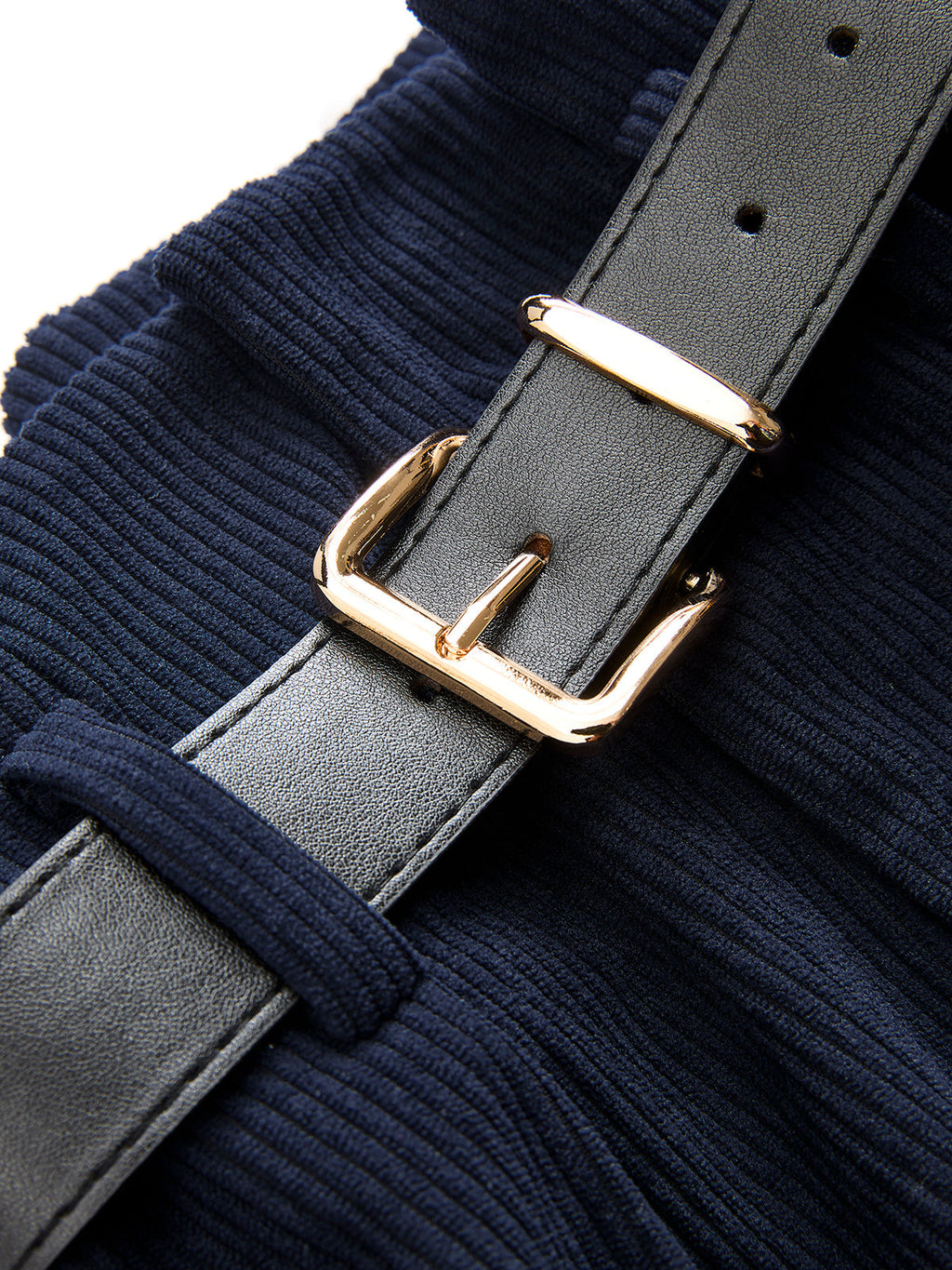 Gürtelhose aus Cord mit weitem Bein und Bundfalten