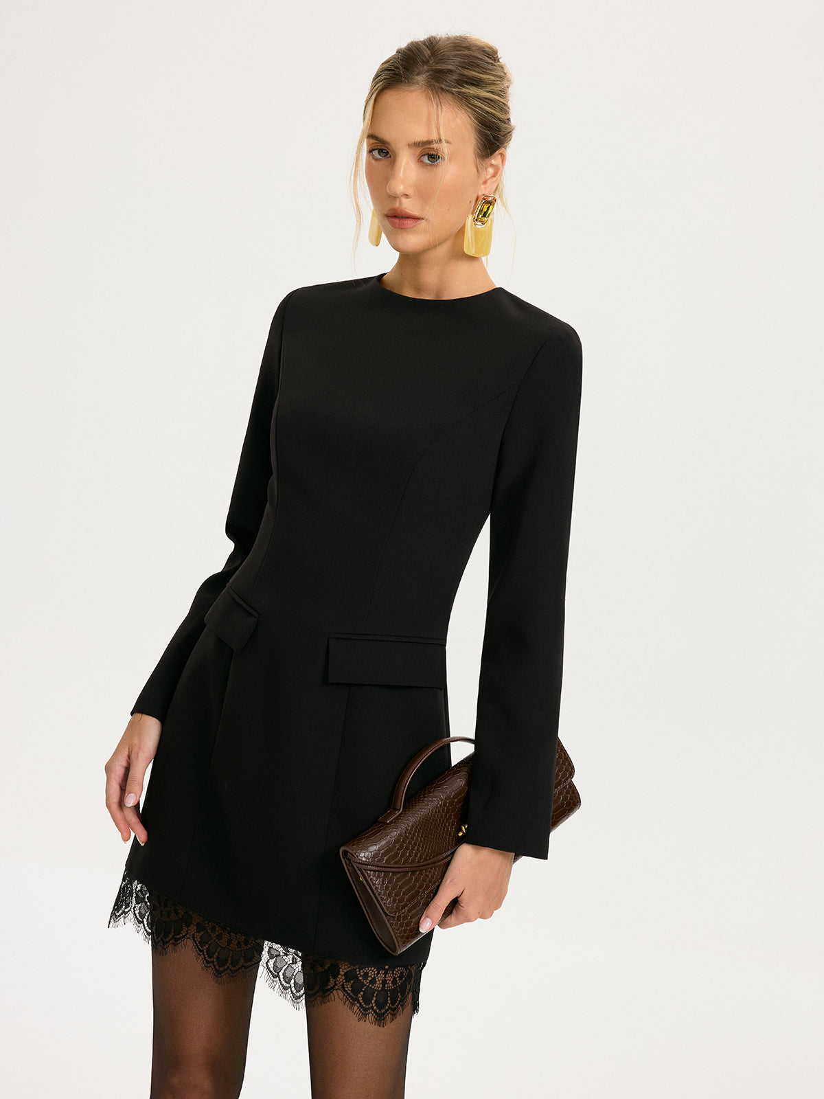 Mini-Kleid mit Spitze und figurbetontem Schnitt