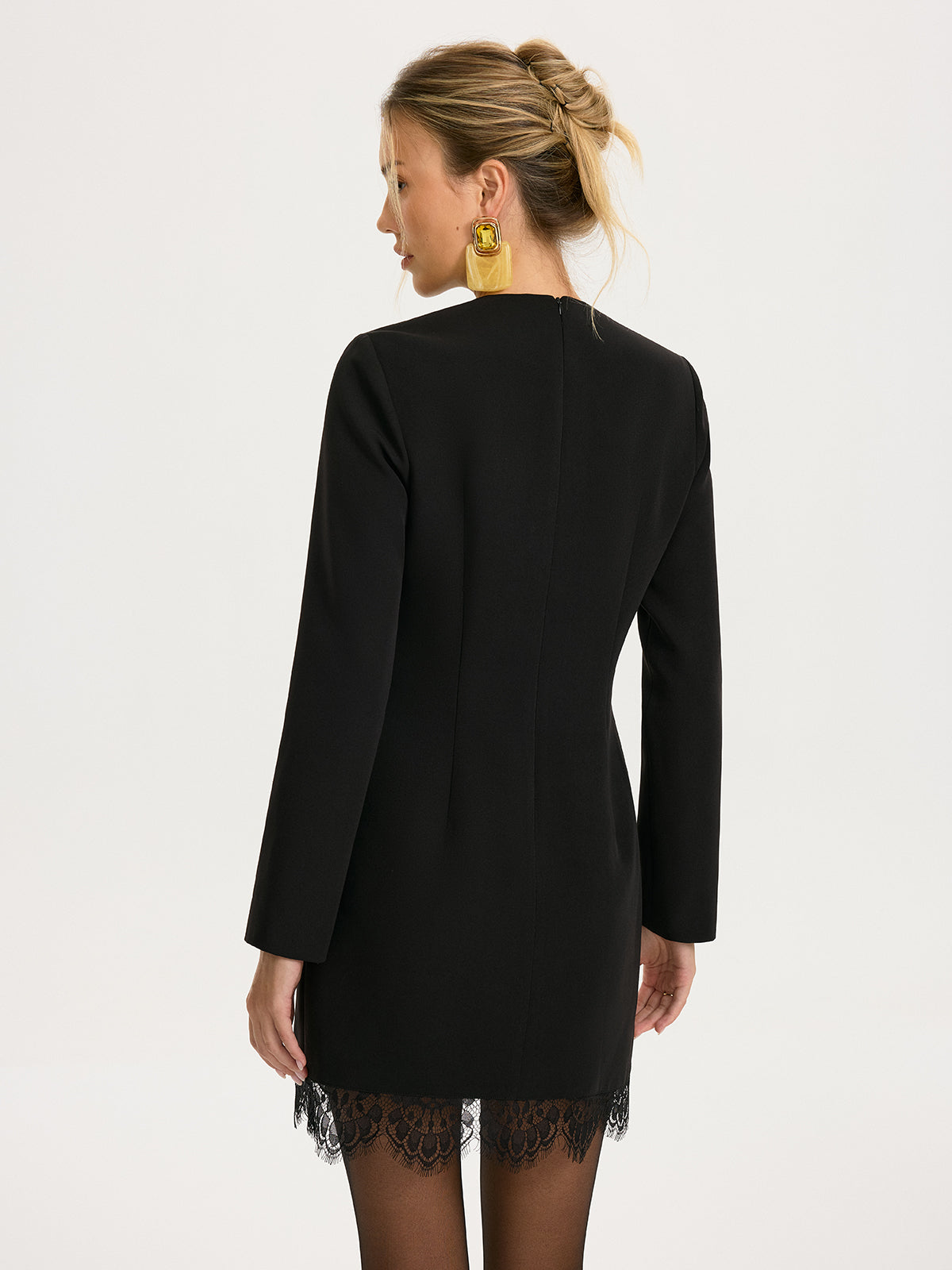 Mini-Kleid mit Spitze und figurbetontem Schnitt