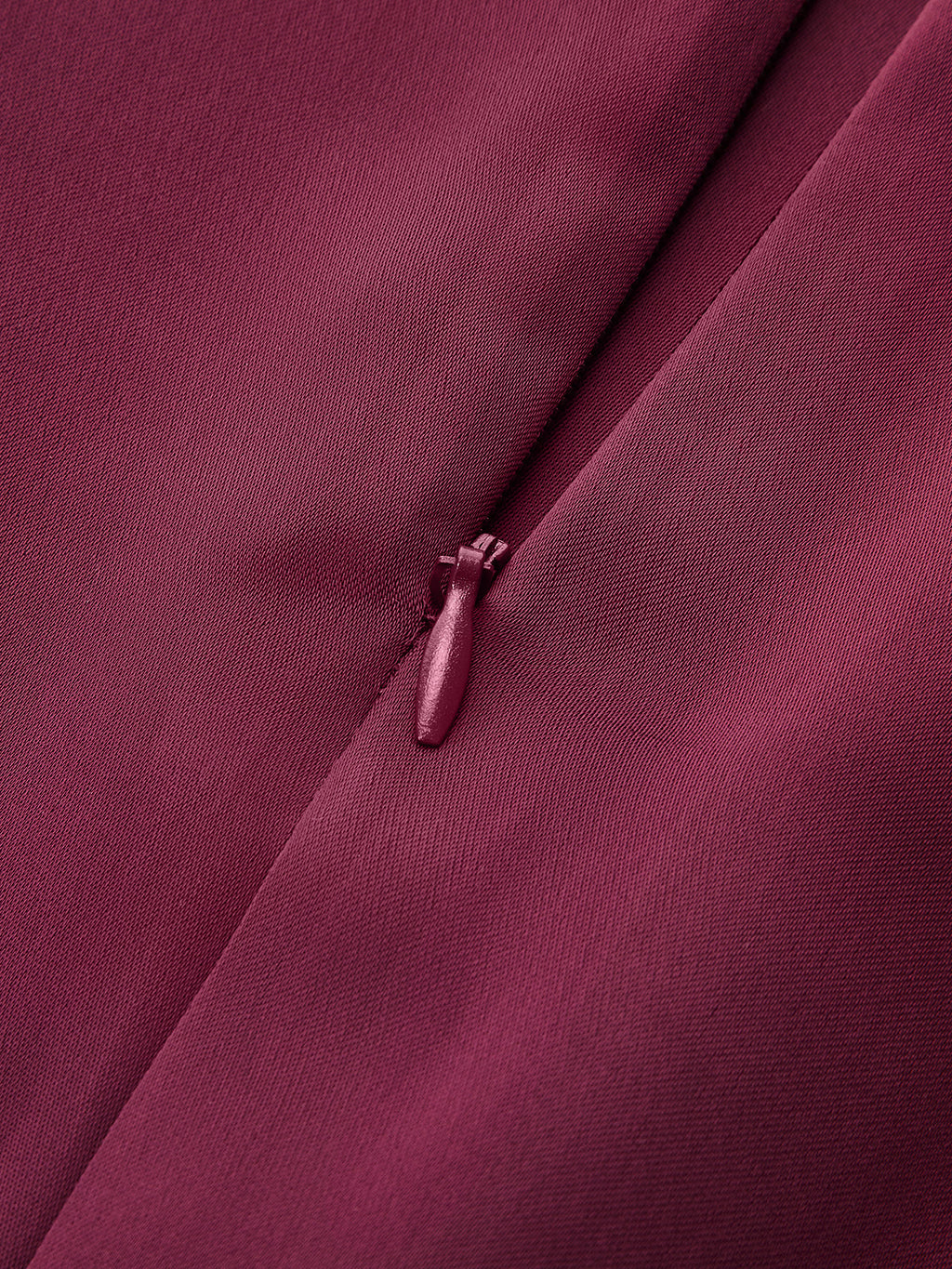 Chemisier en satin drapé à col montant et à nouer