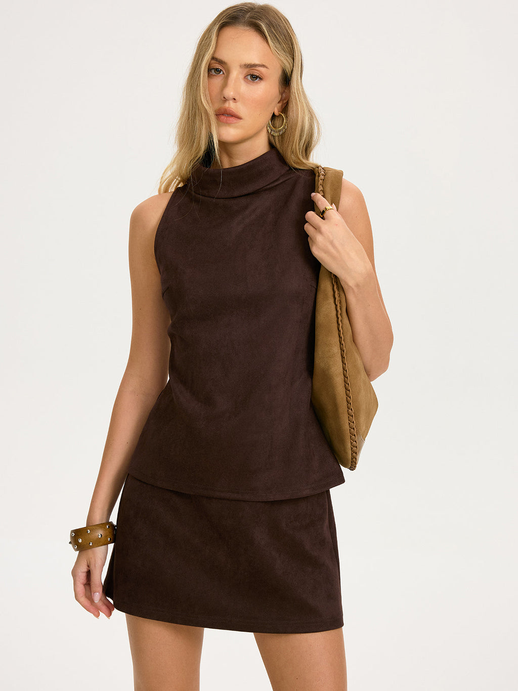 Ensemble top sans manches et mini-jupe effet daim