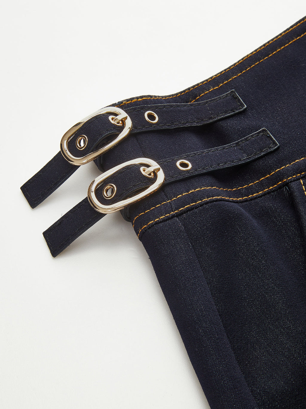 High-Waisted-Hose aus Denim-Imitat mit Metallknöpfen
