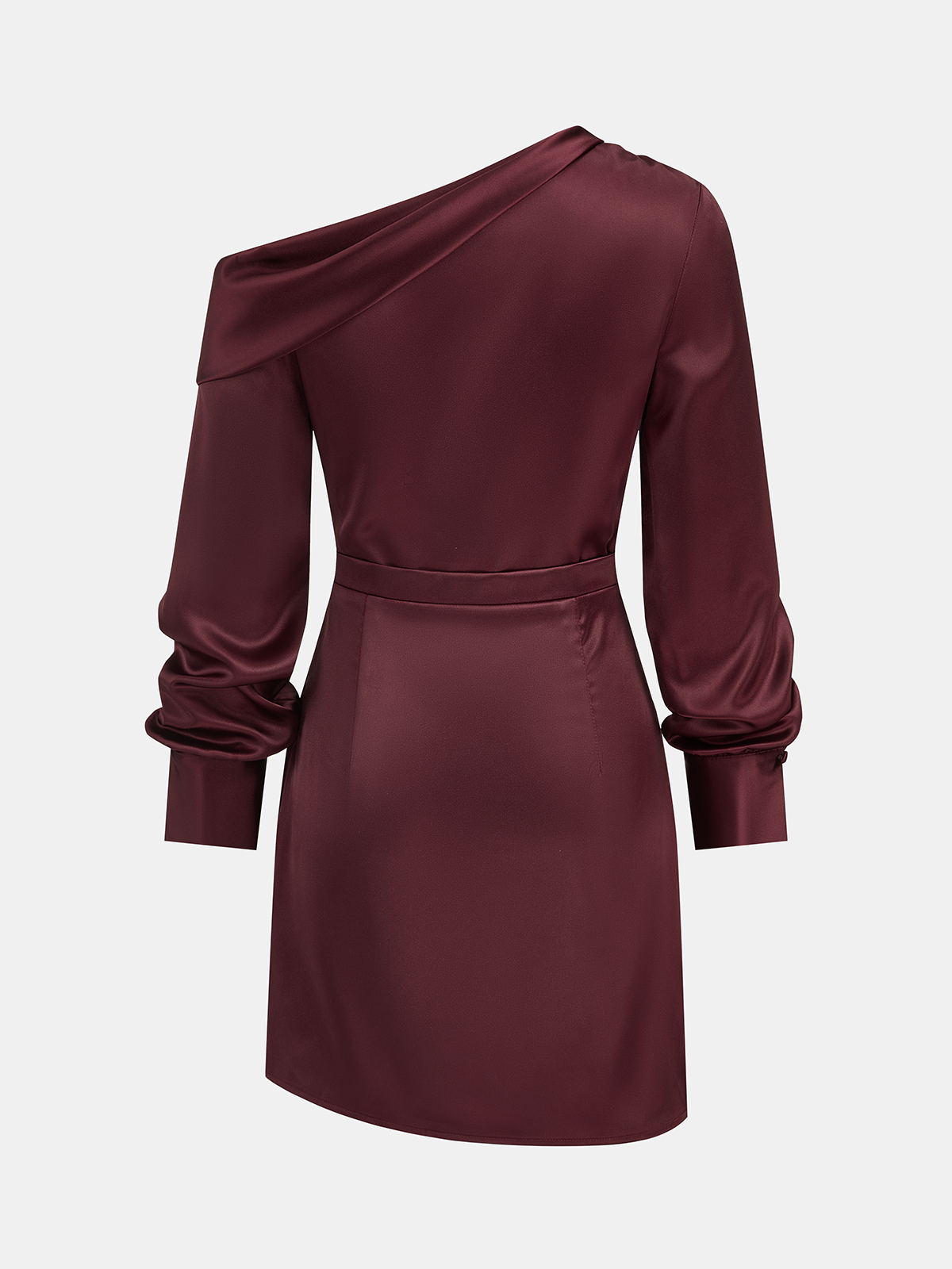 Robe froncée en satin à manches longues et épaules dénudées