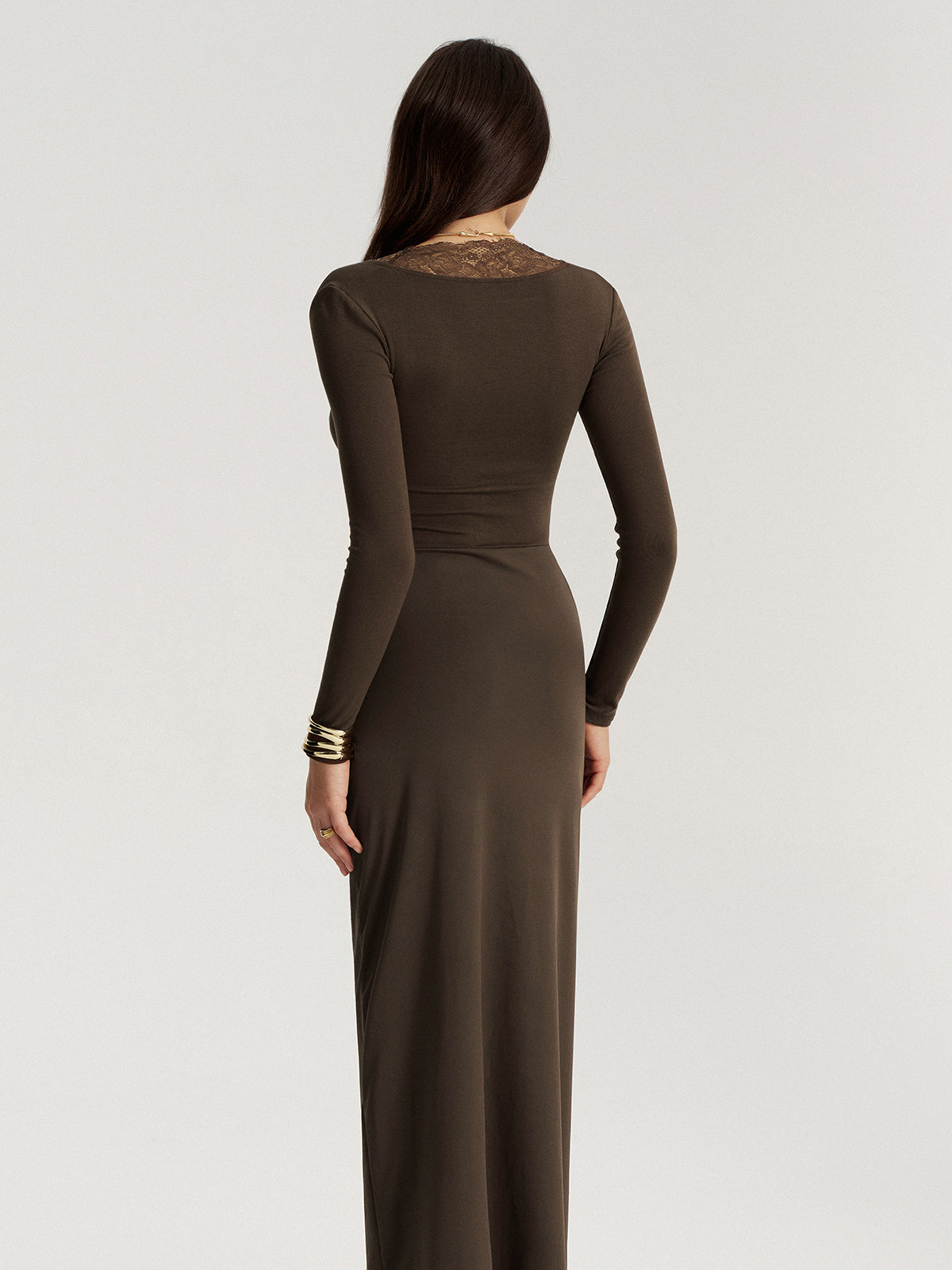 Maxikleid mit gerafftem V-Ausschnitt und verdrehter Spitze