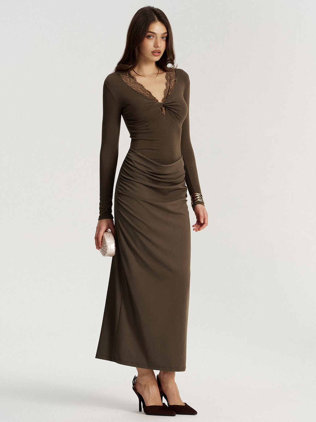 Maxikleid mit gerafftem V-Ausschnitt und verdrehter Spitze