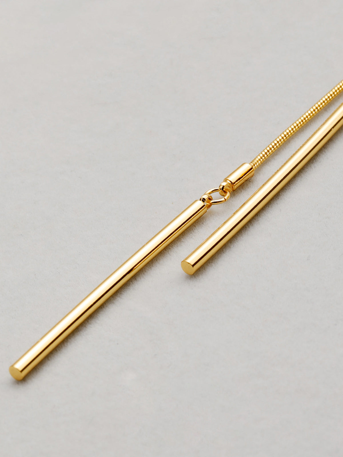 Collier sautoir ajustable avec pendentif barre