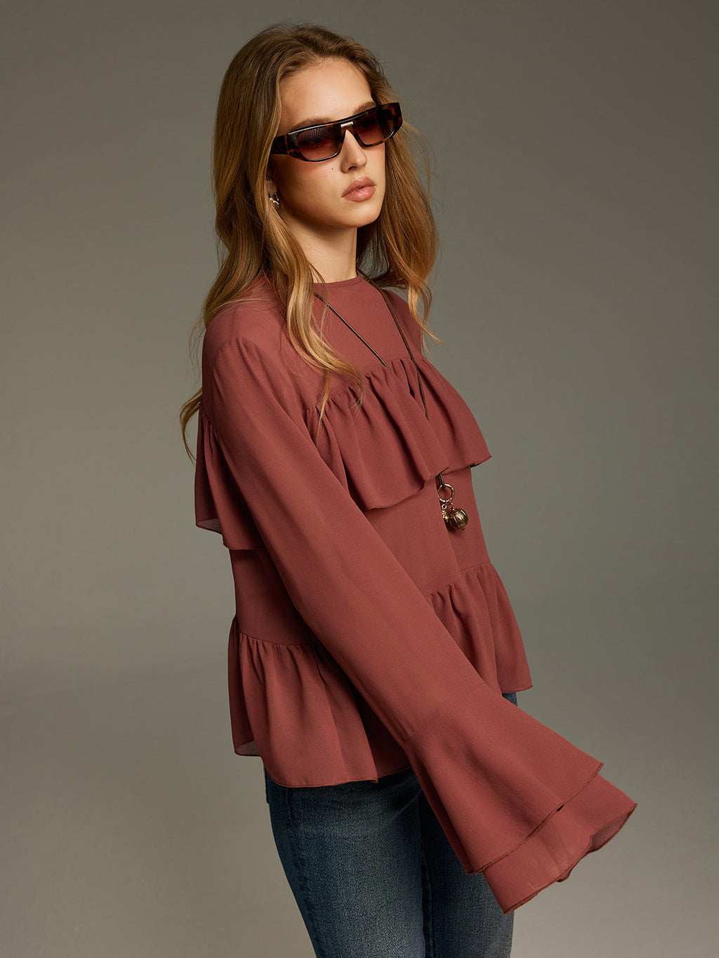 Chiffon-Stufenrüschenbluse mit Glockenärmeln