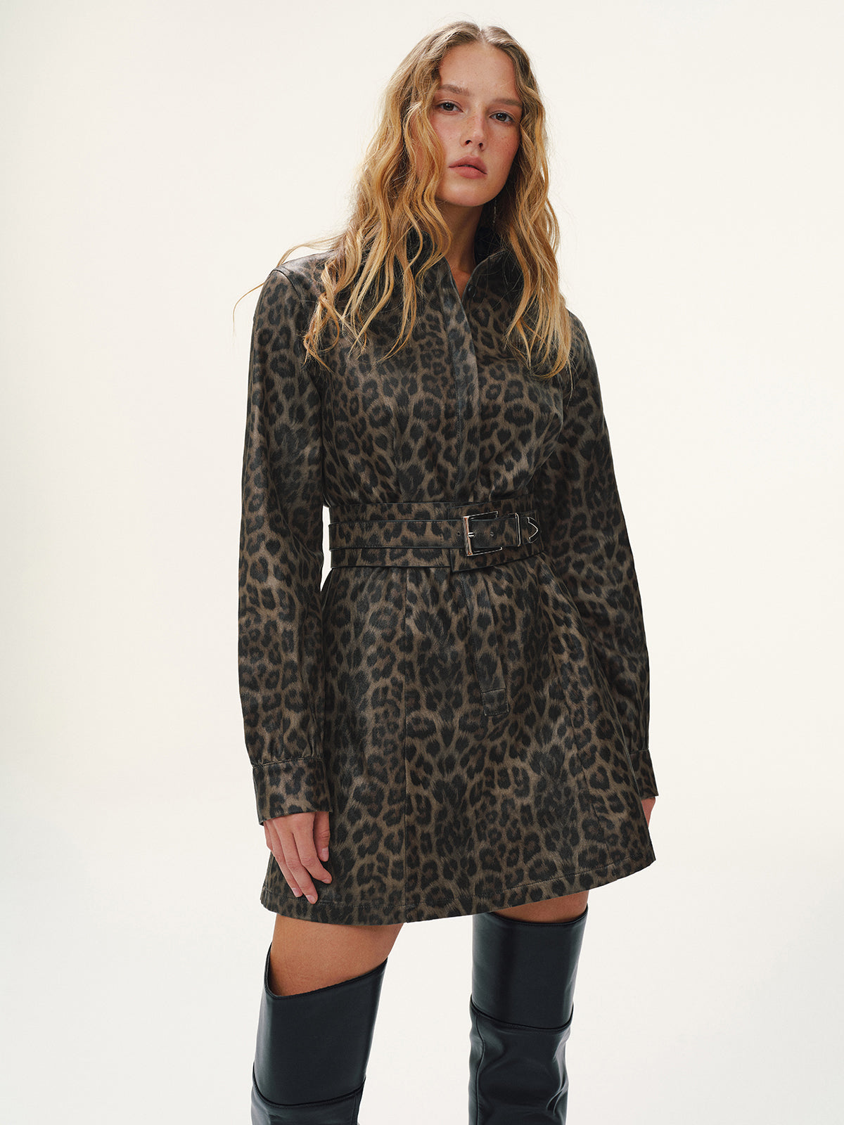 Gürtelkleid mit Leopardenmuster