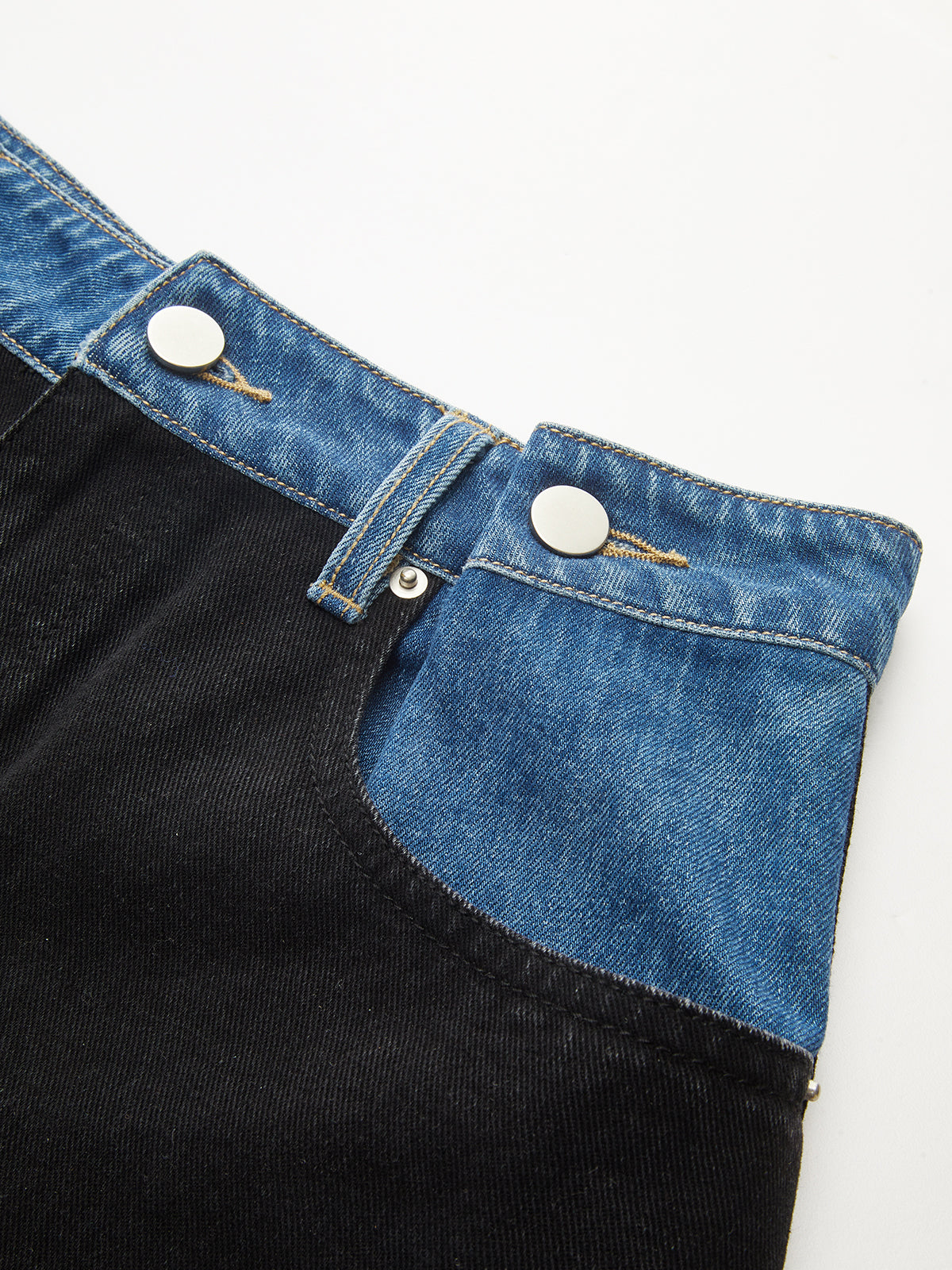 Contrast Waistband Straight-Leg Jeans