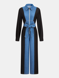 Zweifarbiger Denim-Overall mit Gürtel und Reißverschluss vorne