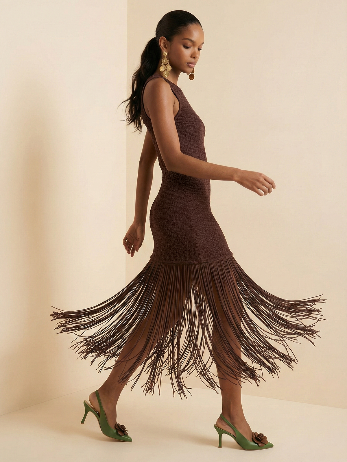 Robe midi sans manches à ourlet frangé et dos nu