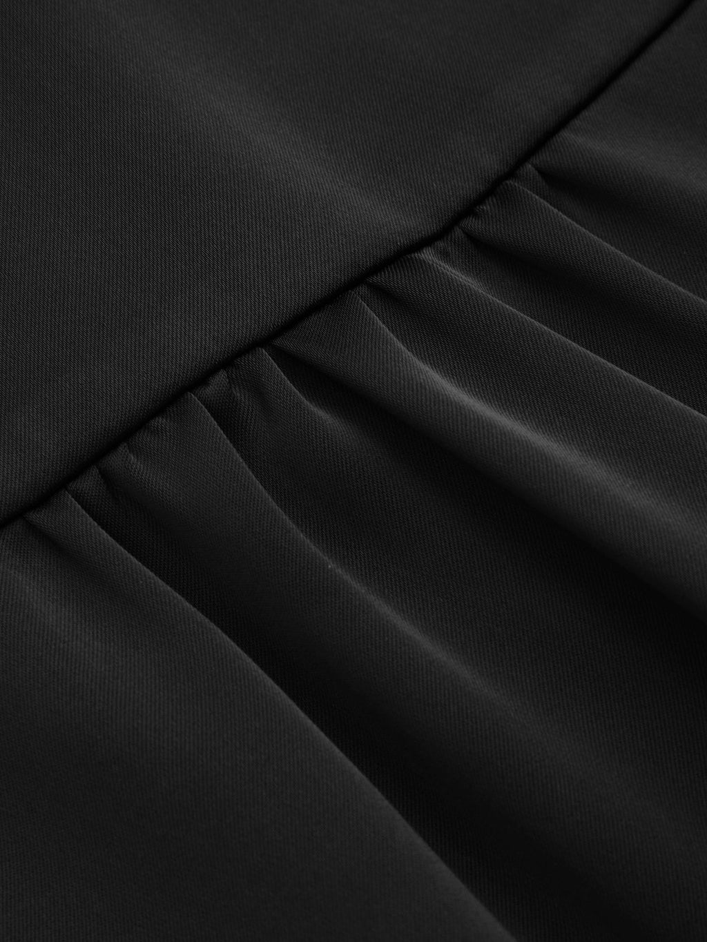 Transparente Satinbluse mit langen Ärmeln und Bindegürtel