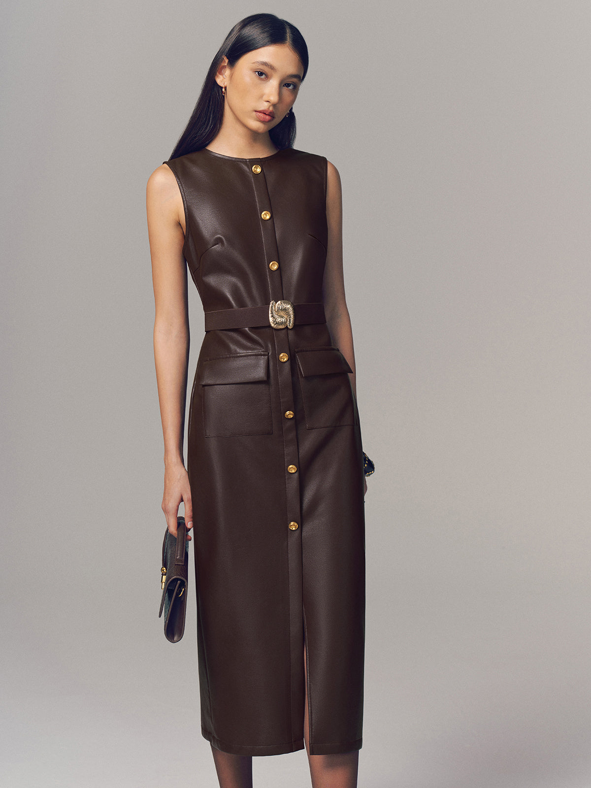 Gürtel-Maxikleid aus Kunstleder mit Metallknöpfen, ärmellos