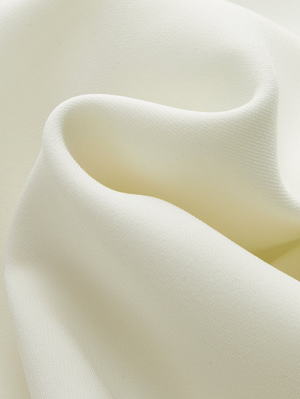 Minikleid mit eckigem Ausschnitt und plissiertem Saum