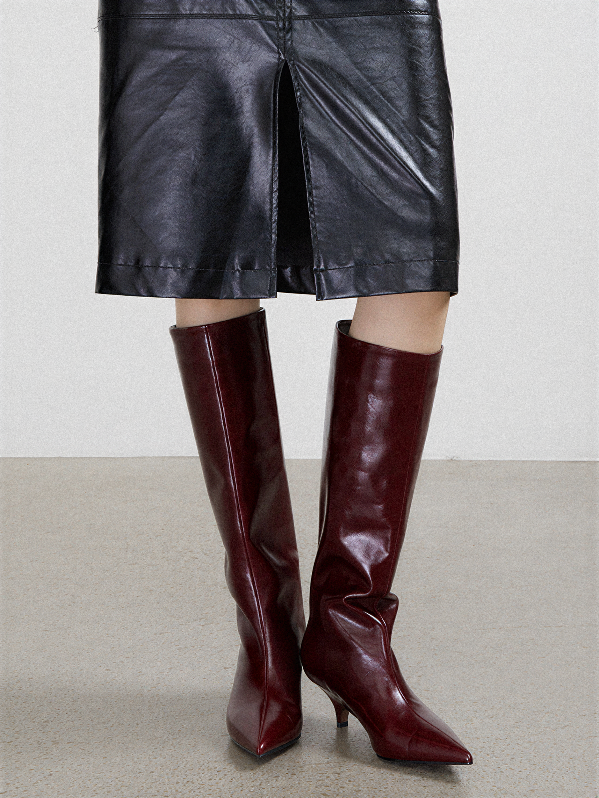 Spitze kniehohe Stiefel