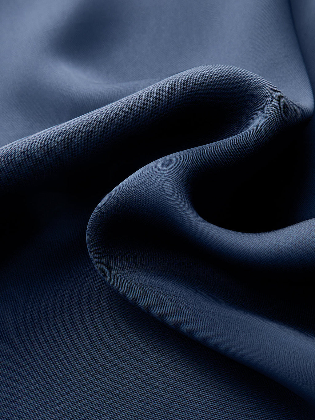 Ensemble body en satin torsadé et jupe longue à volants