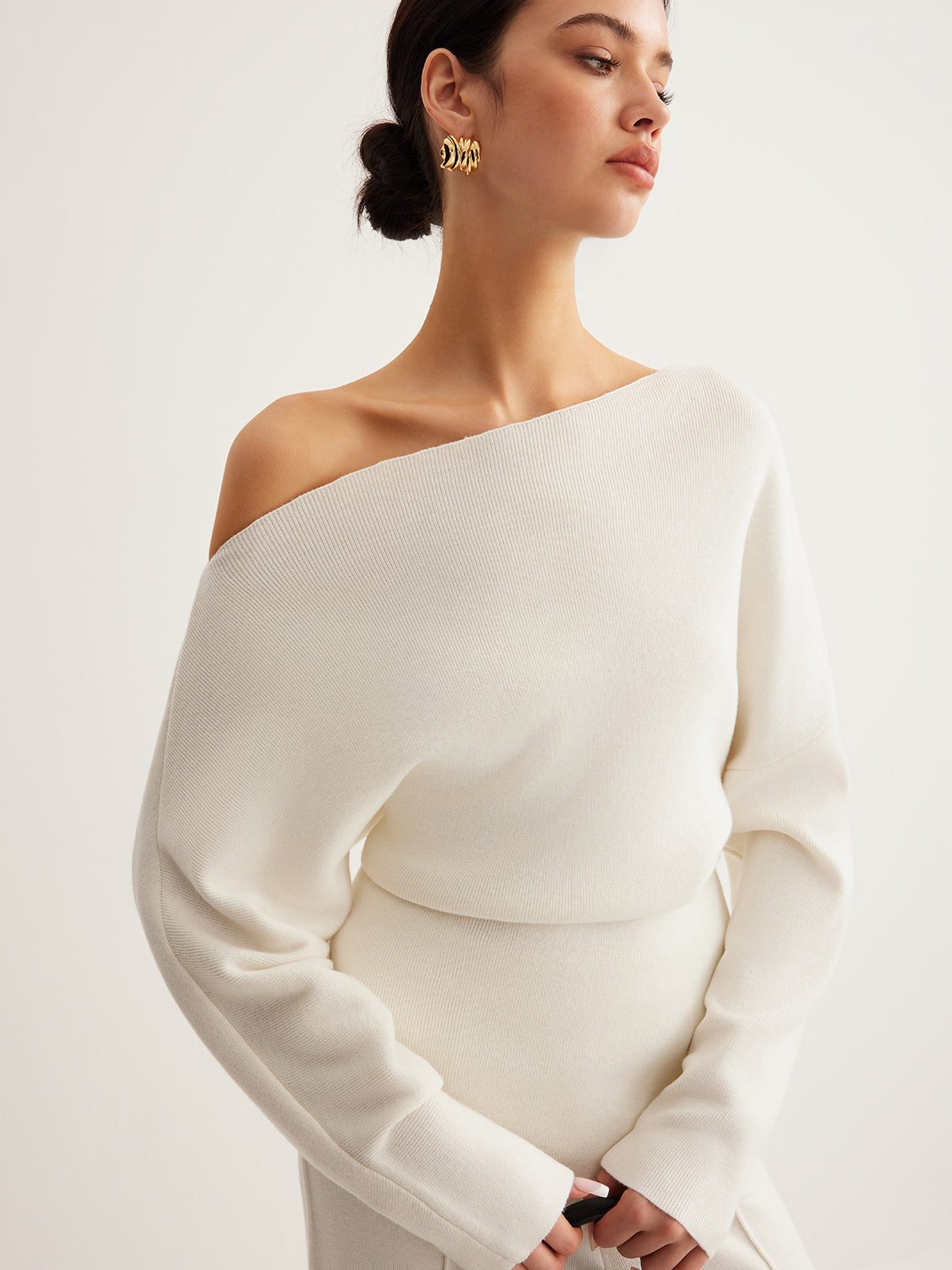 Set aus asymmetrischem Pullover aus Wollmix & weiter Hose