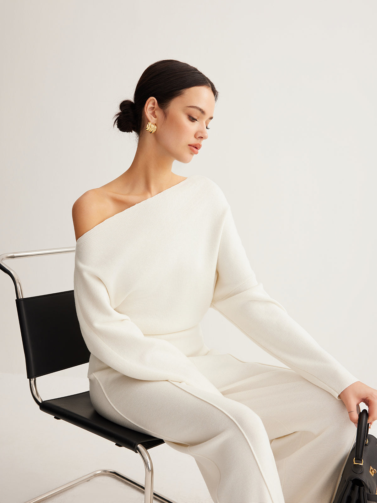 Set aus asymmetrischem Pullover aus Wollmix & weiter Hose