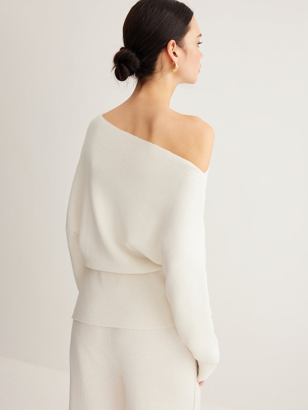 Set aus asymmetrischem Pullover aus Wollmix & weiter Hose