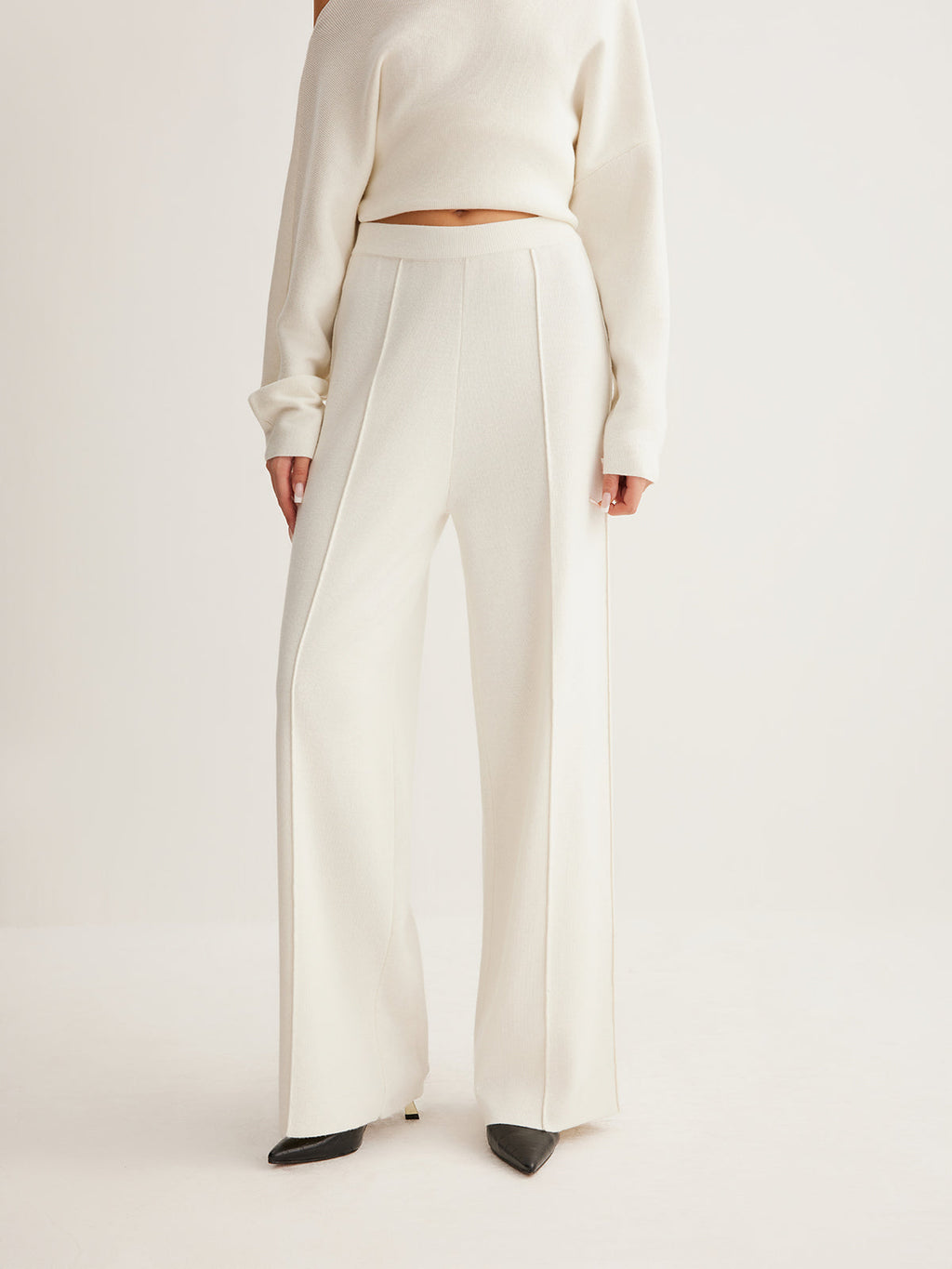 Set aus asymmetrischem Pullover aus Wollmix & weiter Hose