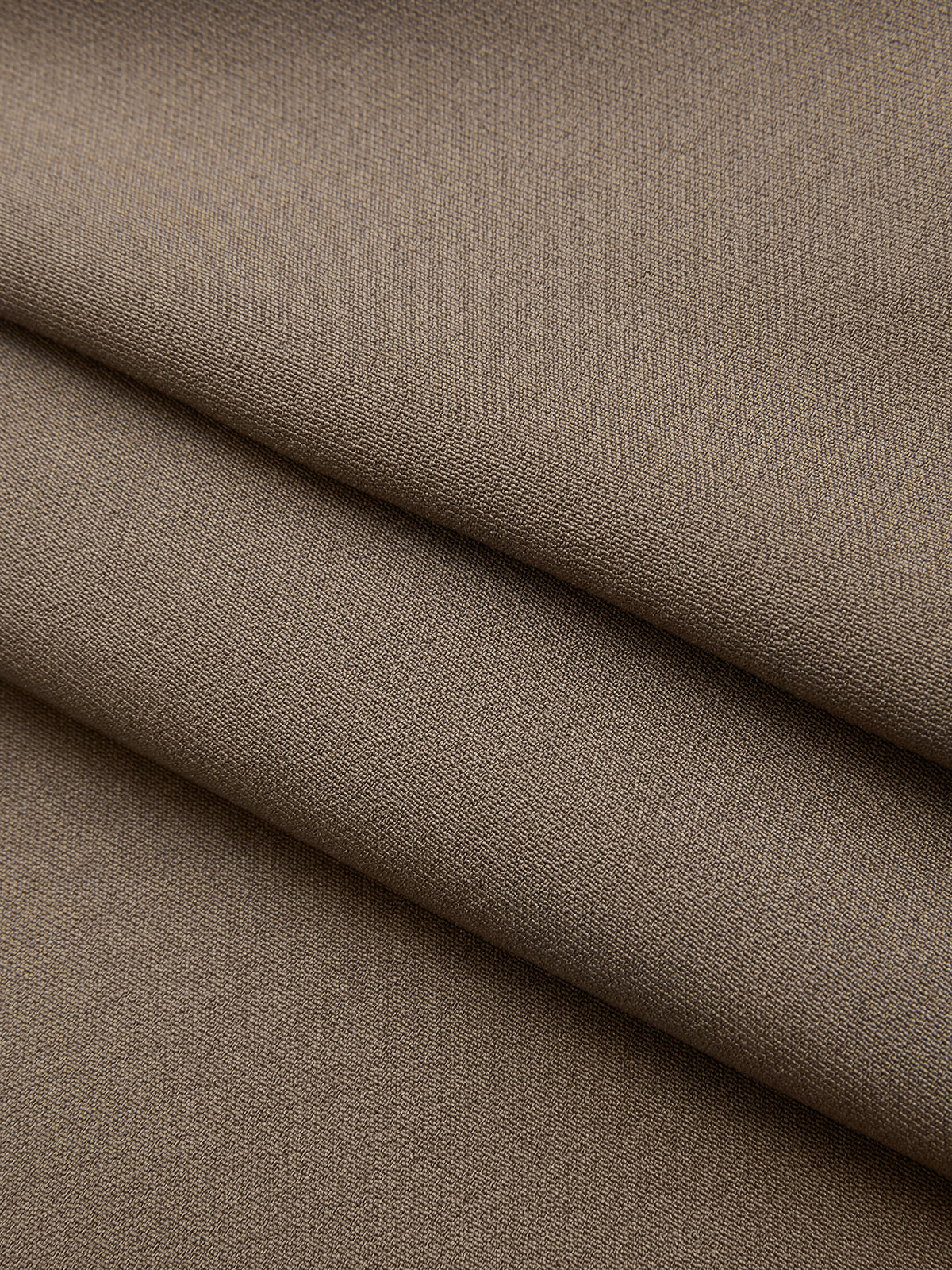 Short plissé taille mi-haute à bouton métallique