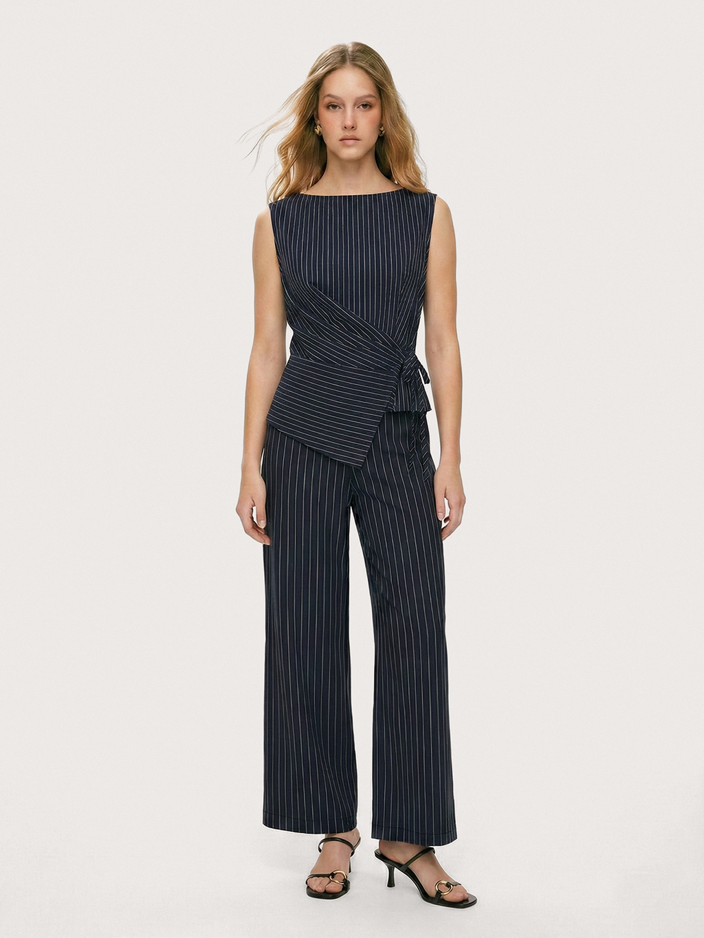 Ensemble top cache-cœur et pantalon large à fines rayures