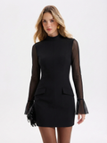 Mini-robe à manches transparentes et poignets évasés