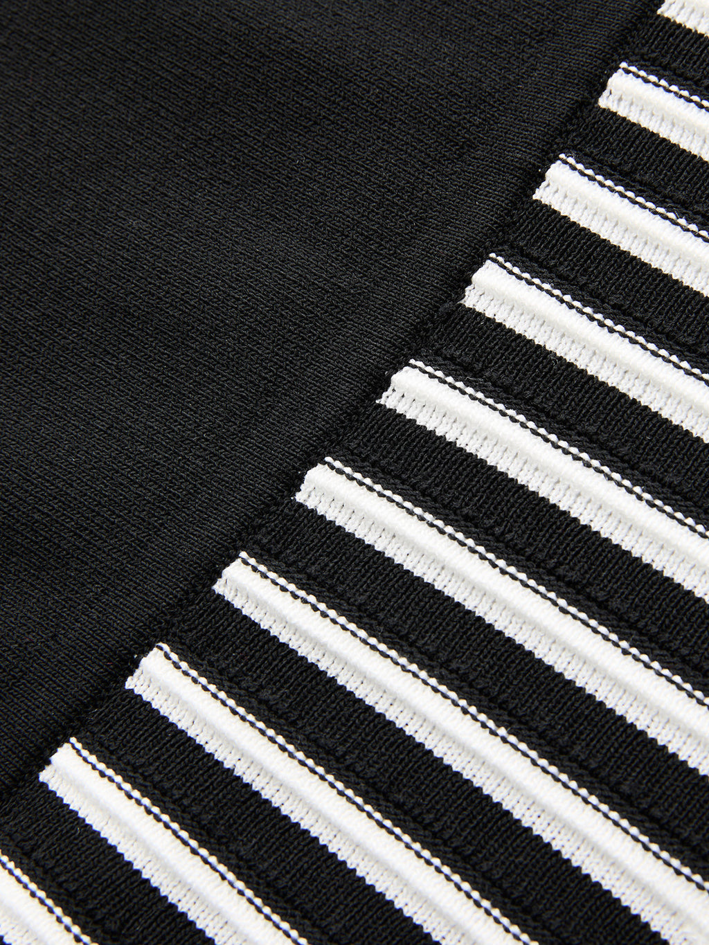 Ärmelloses gestreiftes Midikleid mit Stehkragen