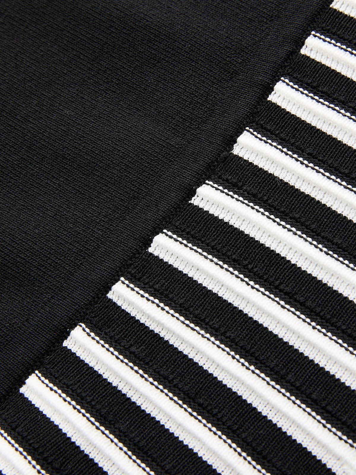 Ärmelloses gestreiftes Midikleid mit Stehkragen