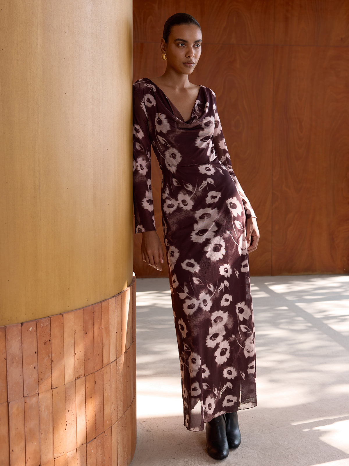 Robe longue à col bénitier en maille imprimée florale