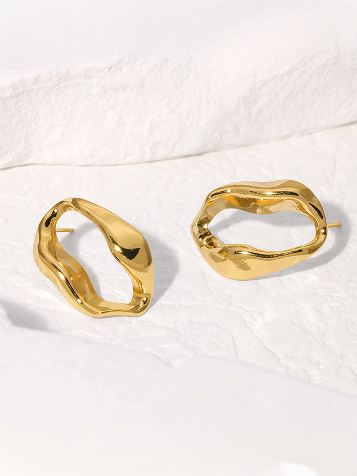 Boucles d'oreilles créoles irrégulières ondulées