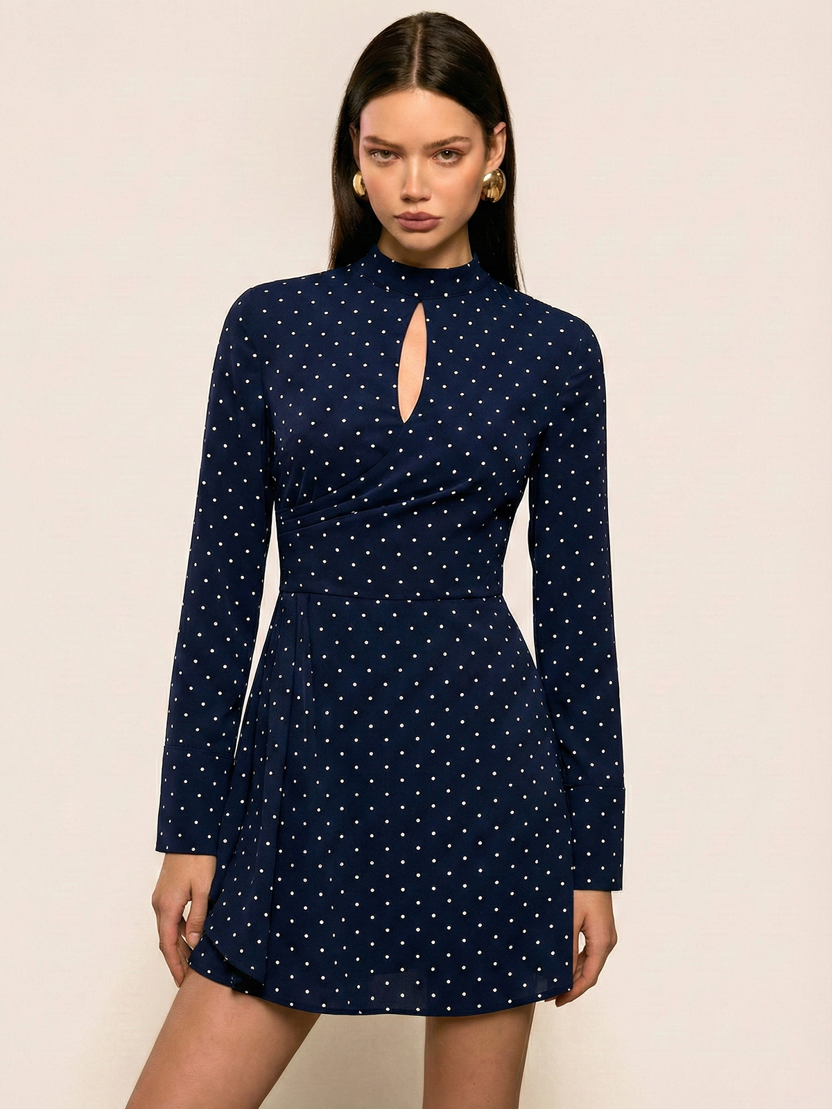 Mini-robe à pois avec encolure en trou de serrure