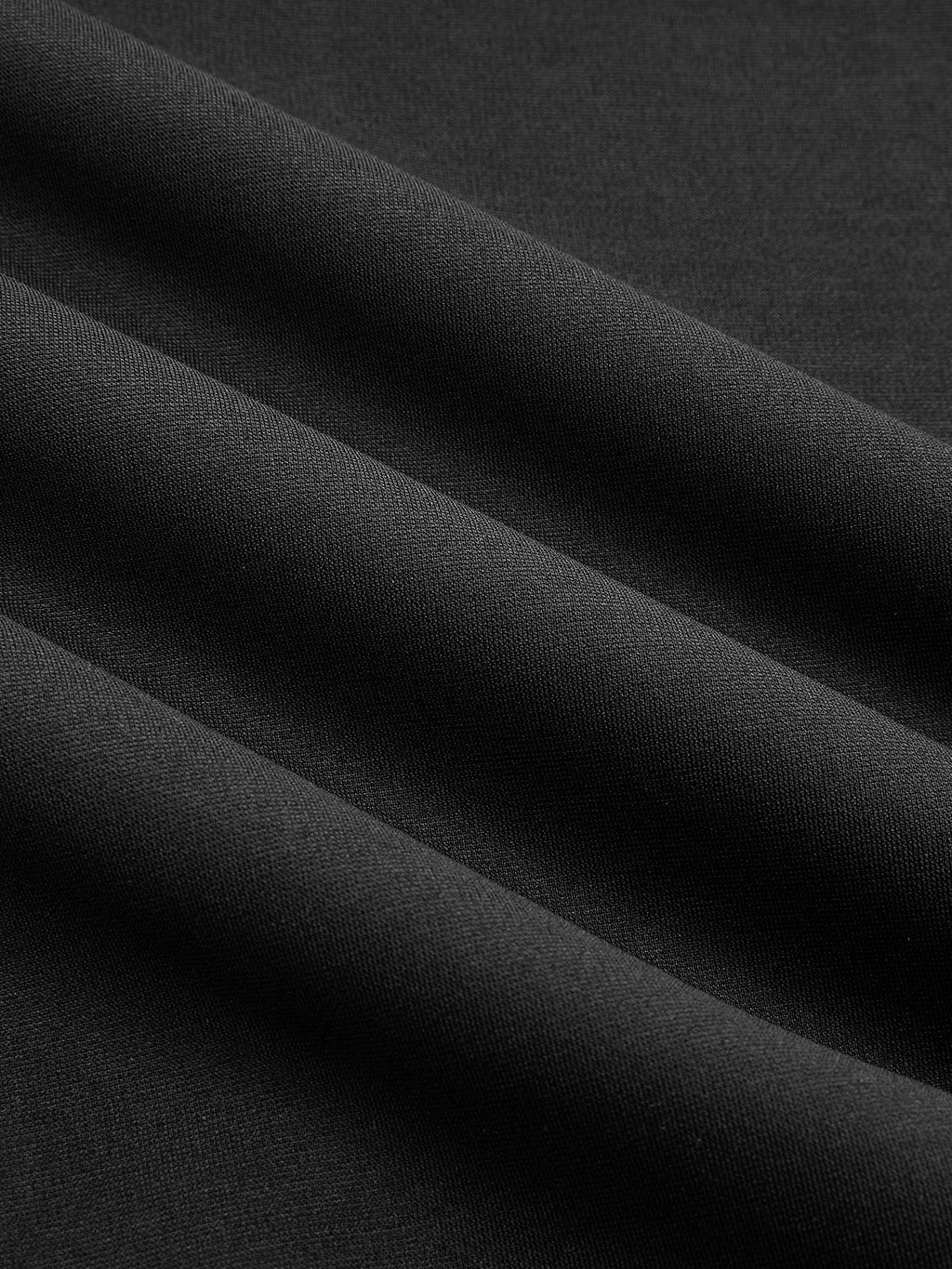 Ärmelloses Midikleid mit Schlitz und Metalldetail