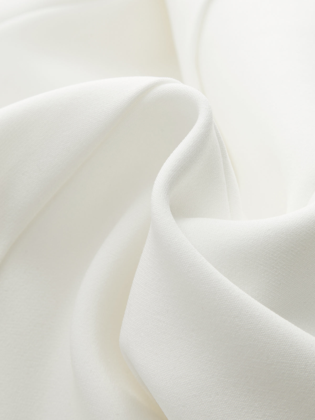 Ärmelloses, plissiertes Minikleid mit Metalldetail und schmaler Passform