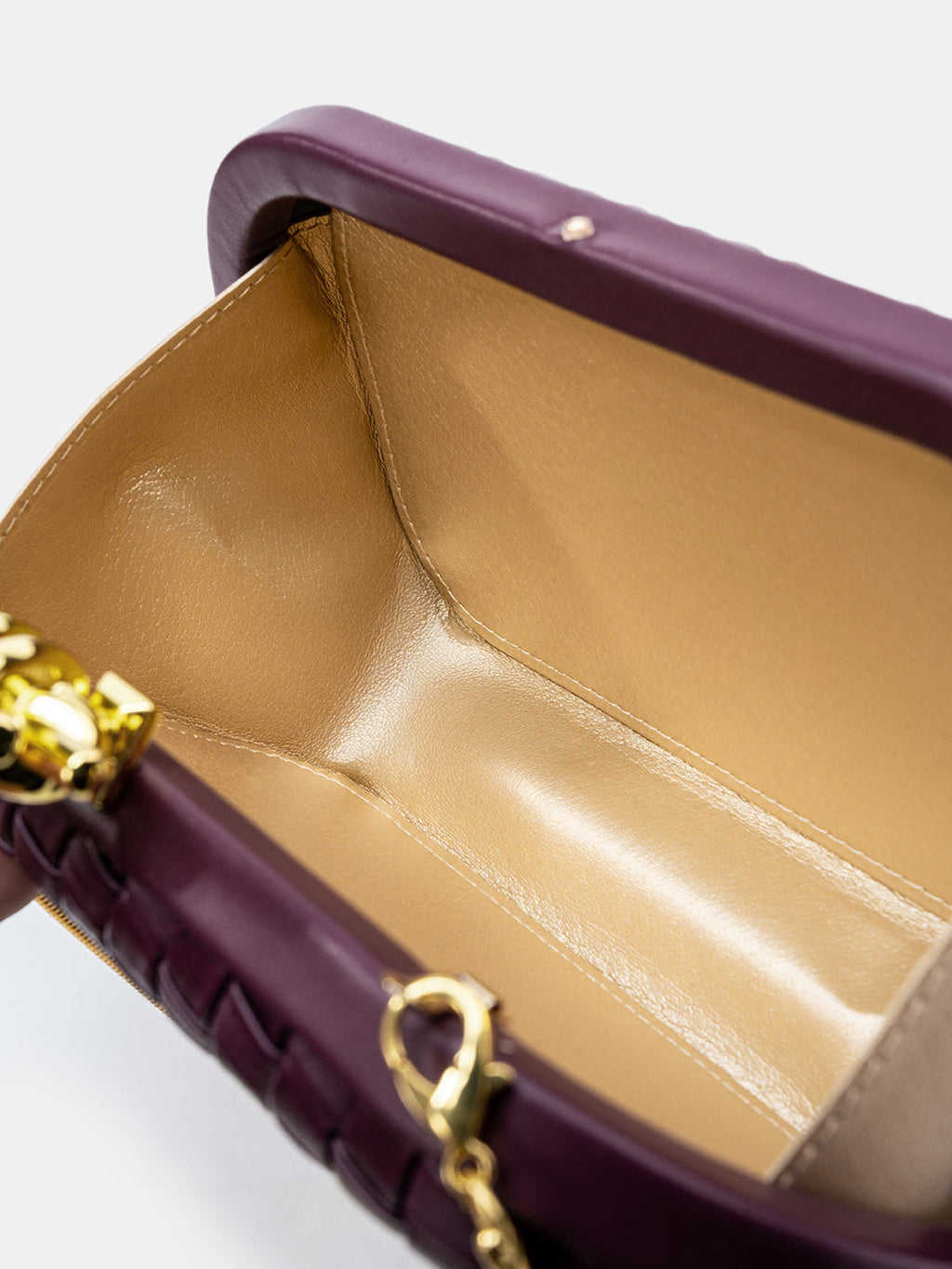 Knot Closure Woven Clutch Bag