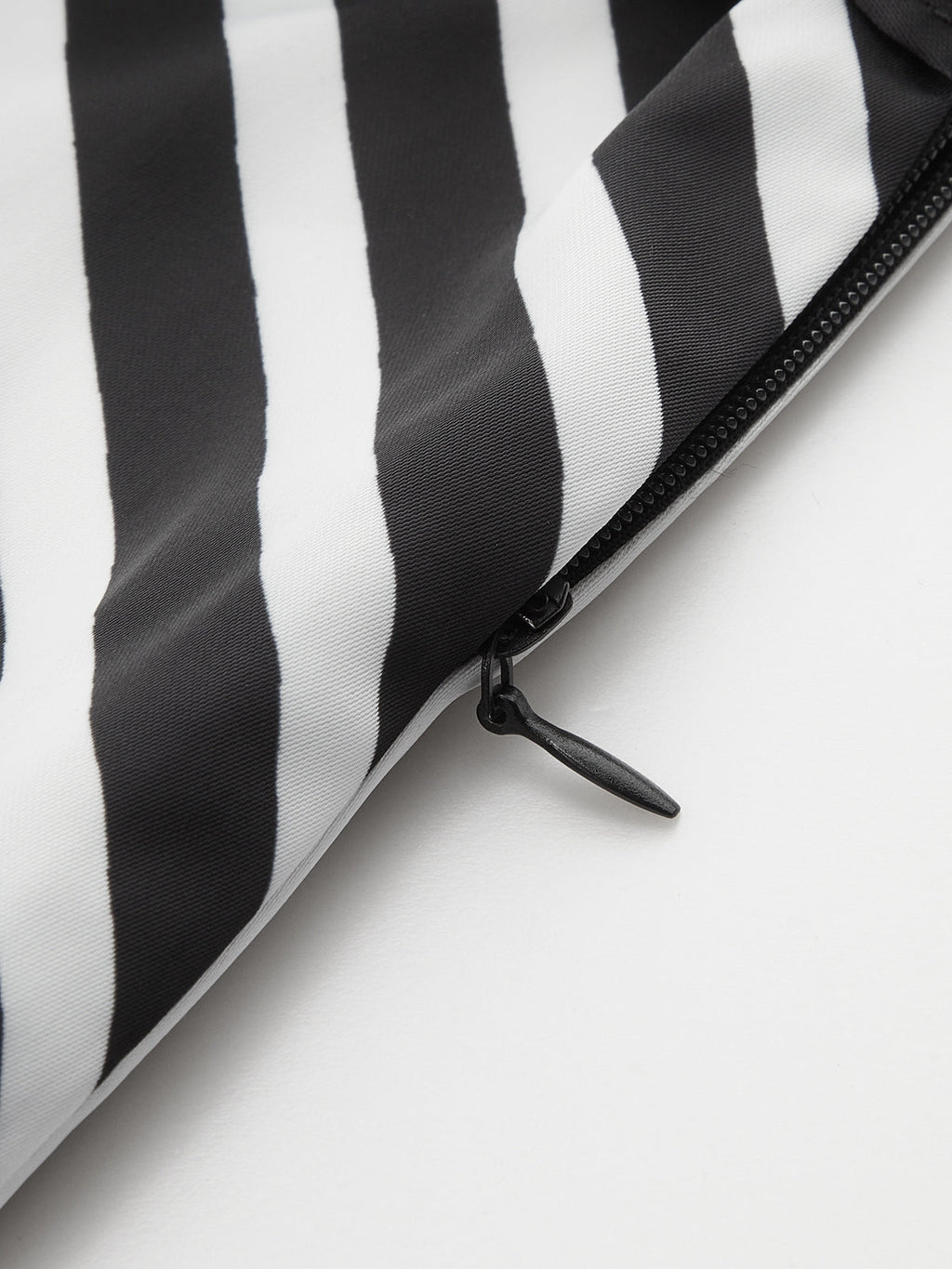 Robe portefeuille asymétrique à imprimé abstrait et illusion d'optique
