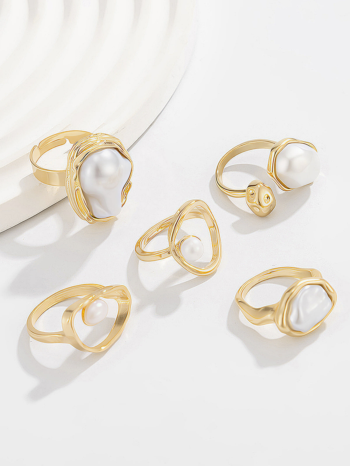 Bague Ornée de 5 Perles Baroques