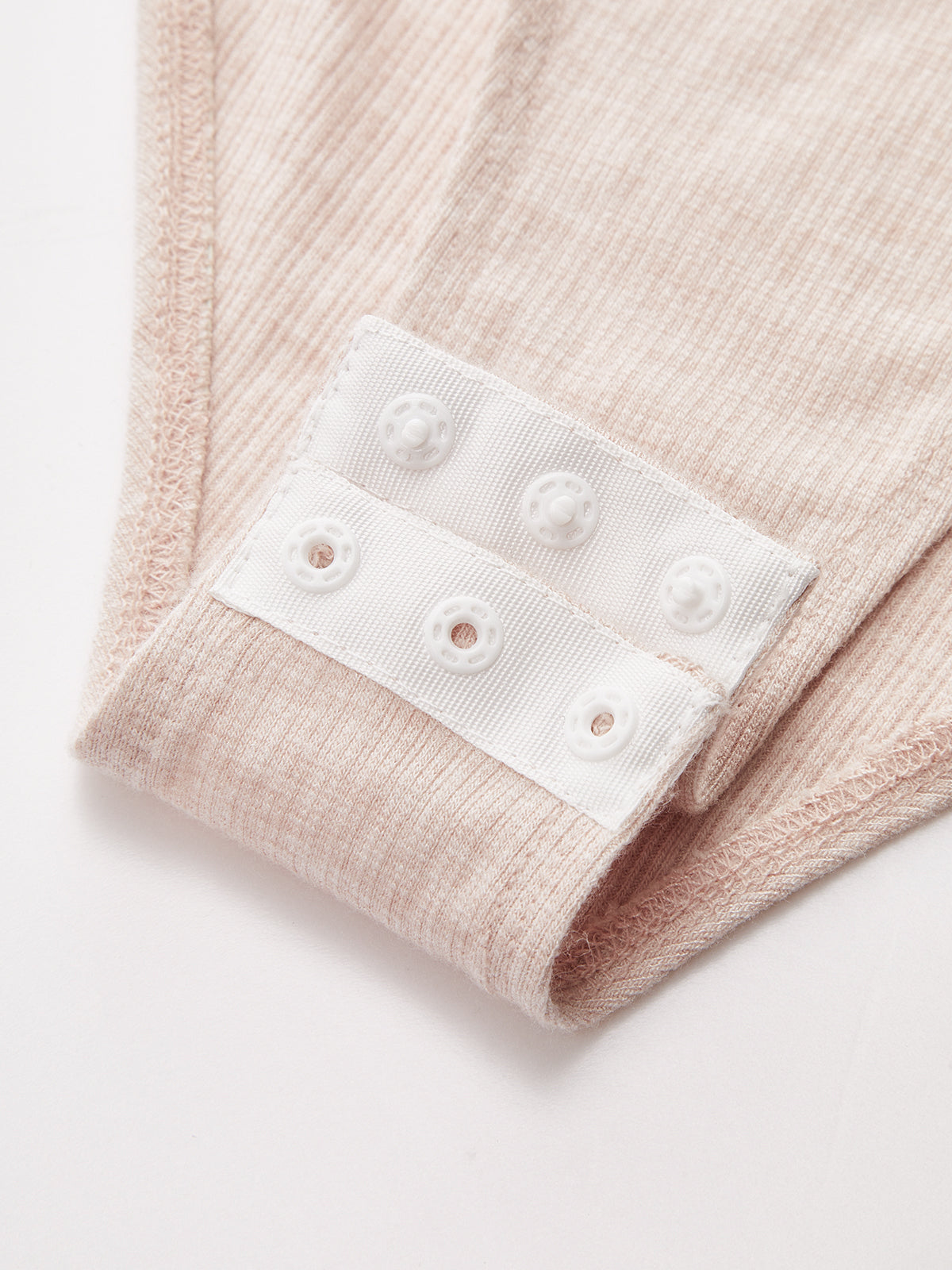 Rippen-Body mit eckigem Ausschnitt und Raffung