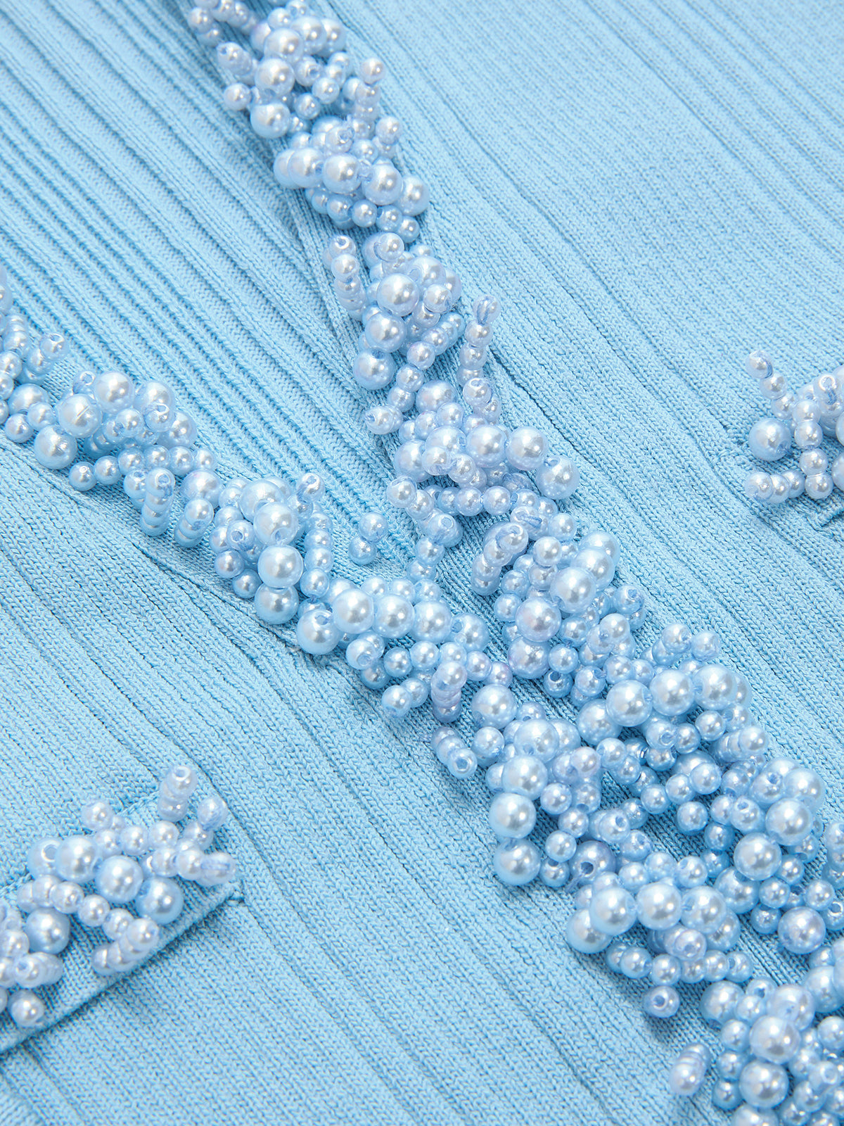 Mini-robe en maille à ourlet volanté et perles