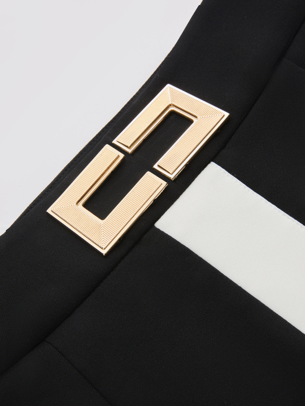 Jupe midi color block avec détails métalliques
