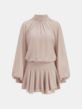 Mini-robe en mousseline de soie à col montant, volants et manches bouffantes