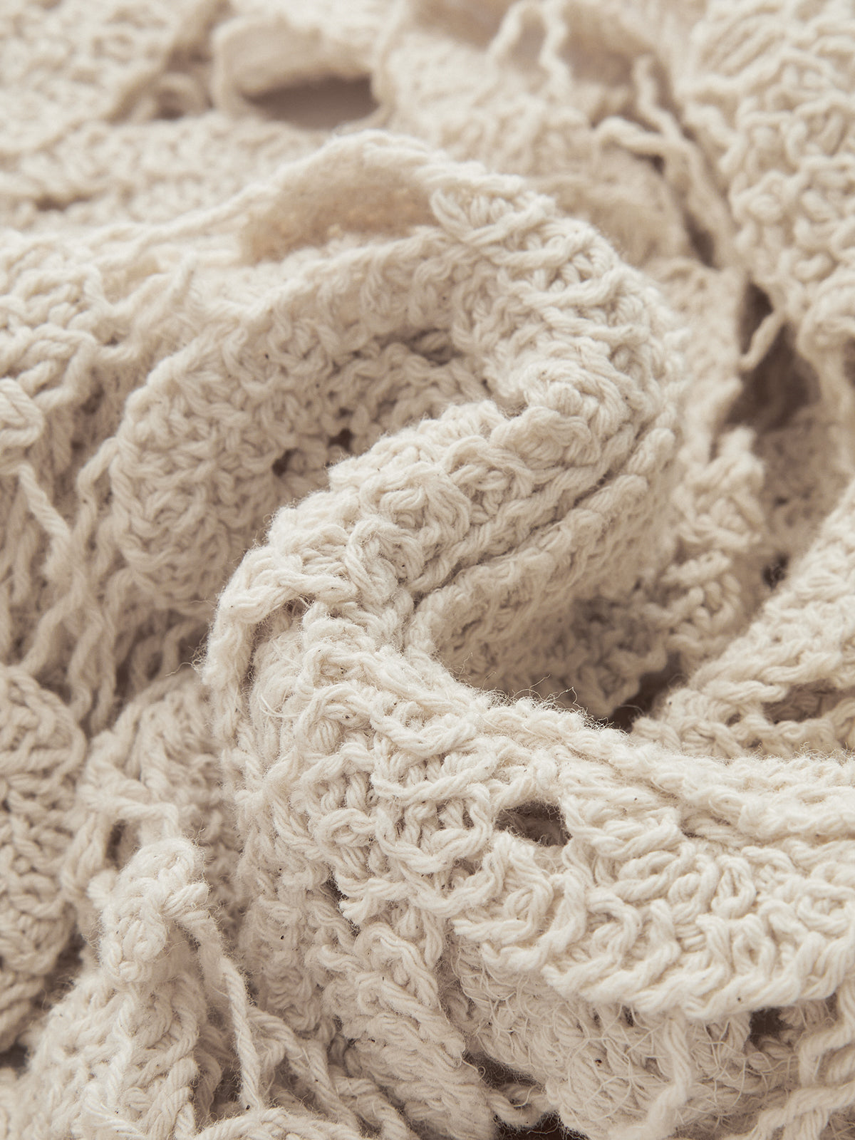 Kurze Strickjacke mit Blumenmuster